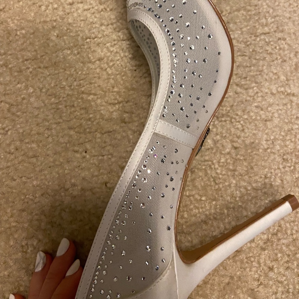 Brand new CRYSTAL Vera Wang heels